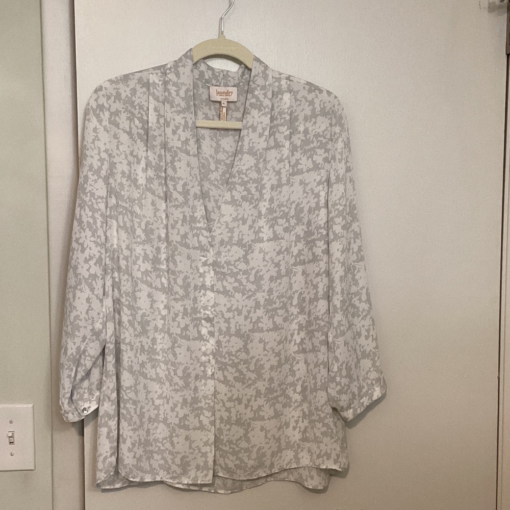 NWT - Laundry by Shelli Segal Floral V- Neck Blouse XL
